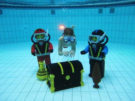 Testphase: Die Modelle werden in einem Salzwasserbecken getestet / Bild (c) by Legoland Deutschland