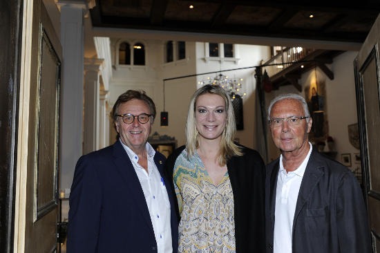 Europa-Park Inhaber Roland Mack mit Skifahrerin Maria Höfl-Riesch und Fußball-Legende Franz Beckenbauer (v.l.). Bild: Europa-Park