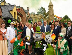 Eröffnung: Europa-Park Inhaber Familie Mack eröffnet zusammen mit Michael Patrick Kelly „Irland – Welt der Kinder“. Bild: Europa-Park