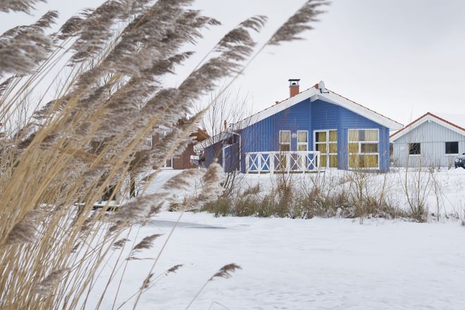 Der Winter ist an der Küste eine besonders reizvolle Reisesaison: Jetzt geht es in den beliebten Ferienorten wie etwa dem Nordseebad Otterndorf familiär und gemütlich zu. Foto: djd/www.otterndorf.de