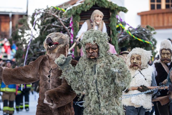 Serfaus-Fiss-Ladis: Fisser Blochziehen mit Bär und Miasmann - Bild (c) Andreas Kirschner