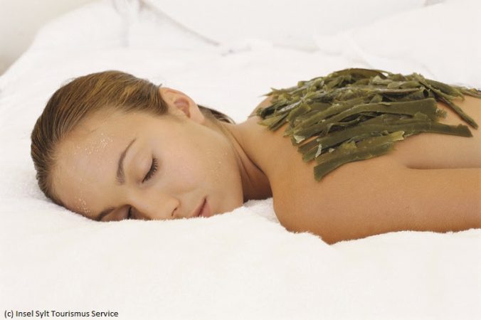 Eine wohltuende Algenpackung im Syltness Center. Bild (c) Insel Sylt Tourismus Service